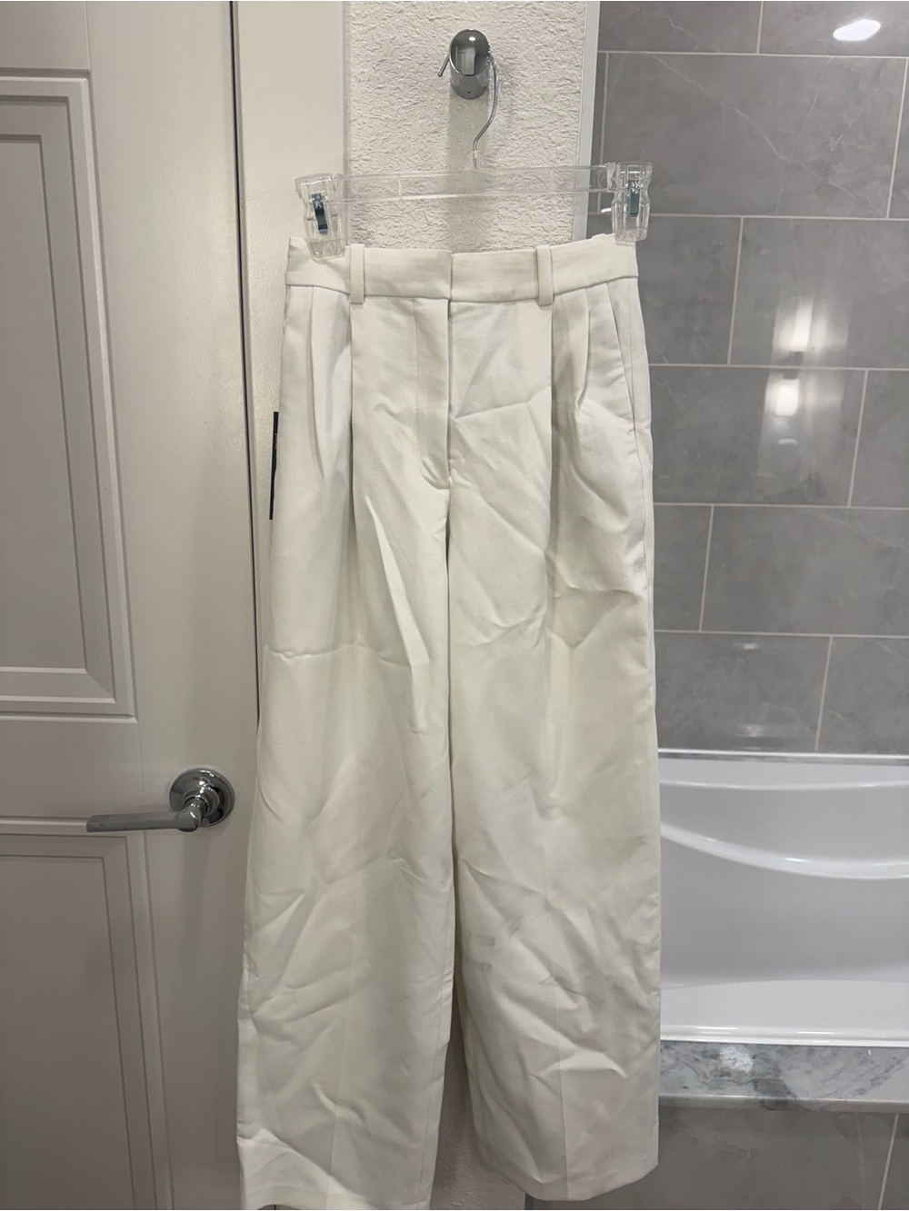 Aritzia Off-White Wide-Leg Pleated Trousers